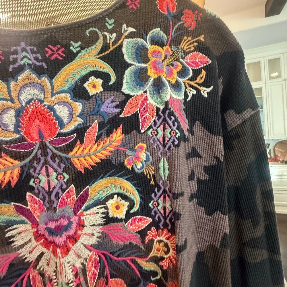 Johnny Was Iota Camo Embroidered Top – Like New – Stunning Detail - Picture 5 of 11